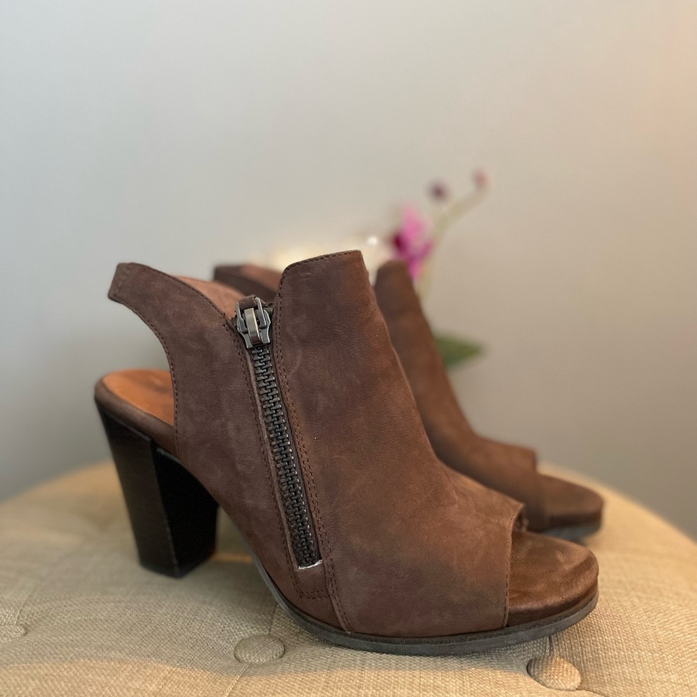 Kenneth Cole “Sasha” Block Heel Sandals - Size 8 - Picture 3 of 10